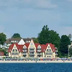 מלון Strandhotel Grömitz