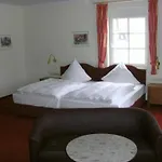 מלון Strandhotel 4*