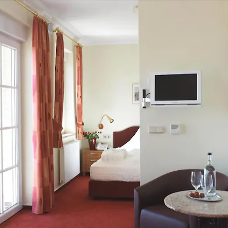 Strandhotel Szálloda